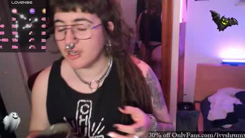 Ivy ShrumX online show from December 19, 10:17 pm