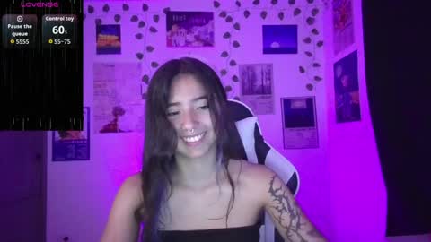 Snapshot of ivystone_ chatting on May 11, 11:57 pm Ivy online show from May 11, 11:57 pm
