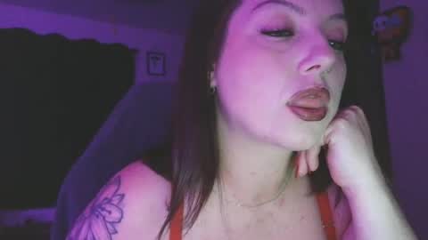 Snapshot of ivyy_sinss chatting on June 28, 2:50 am Amiee online show from June 28, 2:50 am