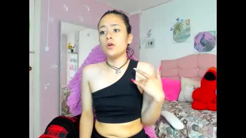 Snapshot of ivyyemerald_ chatting on May 22, 12:11 pm IVY online show from May 22, 12:11 pm