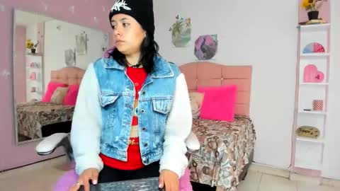 Snapshot of ivyyemerald_ chatting on May 29, 12:47 pm IVY online show from May 29, 12:47 pm