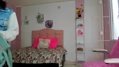 Snapshot of ivyyemerald_ chatting on May 30, 12:24 pm IVY online show from May 30, 12:24 pm