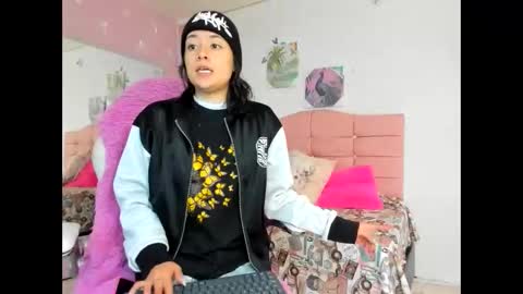 Snapshot of ivyyemerald_ chatting on June 9, 12:50 pm IVY online show from June 9, 12:50 pm