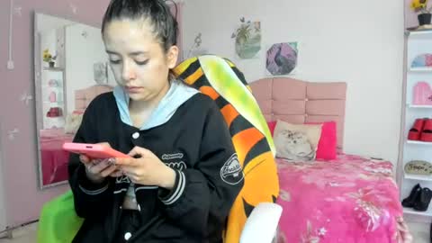 Snapshot of ivyyemerald_ chatting on July 21, 12:29 pm IVY online show from July 21, 12:29 pm