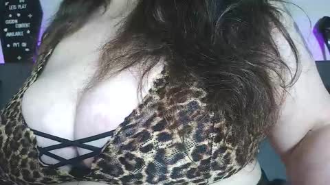 Gwen LaCourt online show from November 18, 12:20 pm