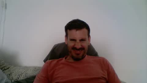 Snapshot of iyoperro chatting on May 4, 8:21 am Casandro online show from May 4, 8:21 am