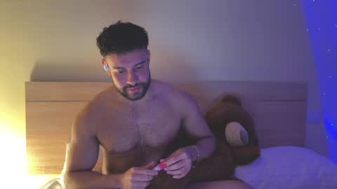 Snapshot of izaak_lover chatting on May 5, 10:40 pm Izaak online show from May 5, 10:40 pm