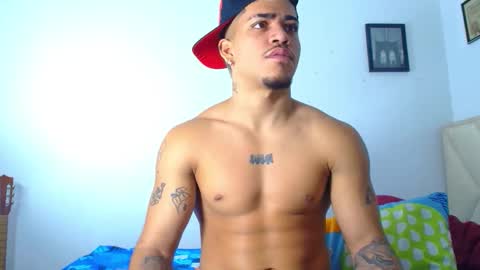 Snapshot of izaak_taylor7 chatting on December 2, 3:07 pm izaack online show from December 2, 3:07 pm