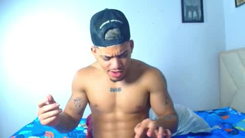 Snapshot of izaak_taylor7 chatting on December 4, 10:51 pm izaack online show from December 4, 10:51 pm