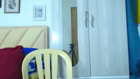 Snapshot of izaak_taylor7 chatting on December 13, 9:42 pm izaack online show from December 13, 9:42 pm