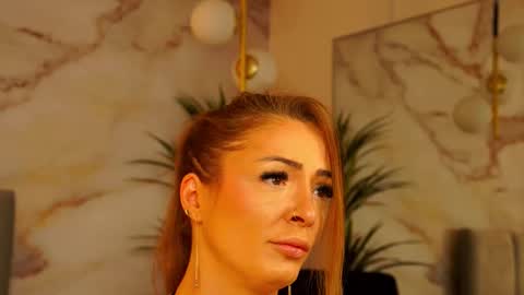 izabelle_02 online show from February 8, 5:22 am