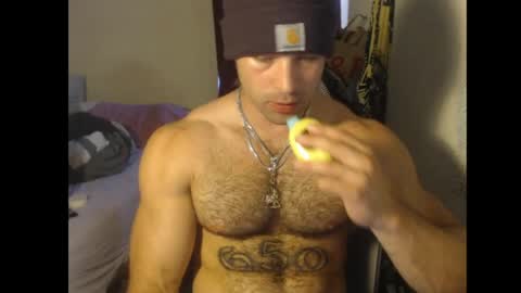 izak144 online show from May 2, 1:54 am