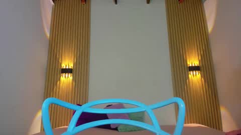 izelevans online show from February 10, 11:47 am