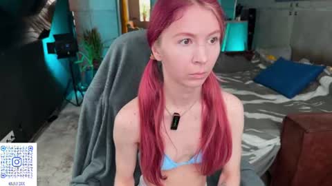 Snapshot of izi_fox chatting on July 10, 10:07 am izi online show from July 10, 10:07 am