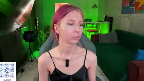 Snapshot of izi_fox chatting on July 19, 11:03 am izi online show from July 19, 11:03 am