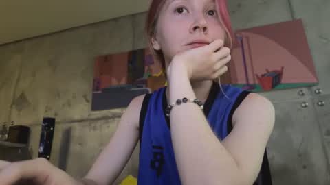 Snapshot of izi_fox chatting on August 2, 4:27 pm izi online show from August 2, 4:27 pm