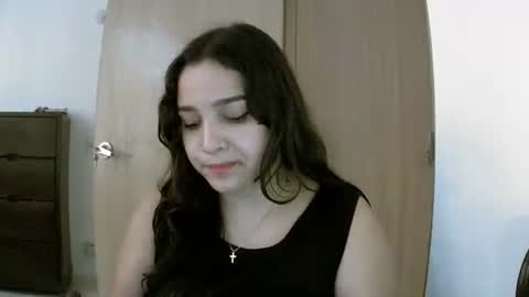 izzy_32 online show from February 18, 10:06 pm