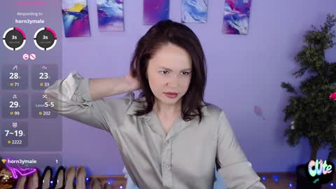 Queen of nylon  Victoria online show from February 2, 5:21 am