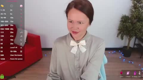 Snapshot of izzy_cam chatting on June 3, 5:21 am Queen of nylon Victoria online show from June 3, 5:21 am