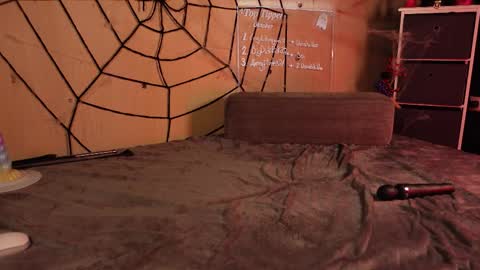 Snapshot of izzy_inked chatting on October 13, 11:10 am Izzy Inked online show from October 13, 11:10 am