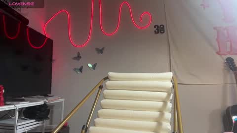 izzyishottttt online show from September 12, 2:11 am