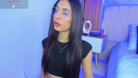 j_belle_ online show from August 4, 9:28 pm