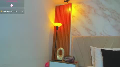 j_belle_ online show from August 5, 9:17 pm