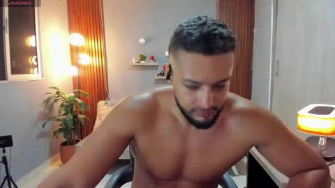 Snapshot of j_calix chatting on May 7, 1:33 am Calix Independient model Insta and twt Calixsnake online show from May 7, 1:33 am