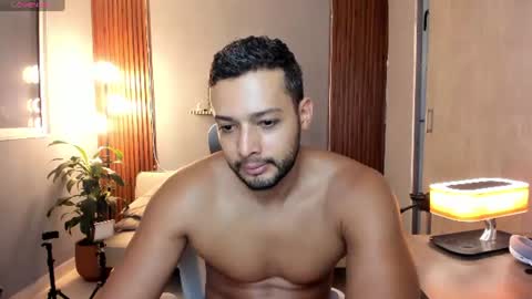 Snapshot of j_calix chatting on June 10, 8:08 pm Calix Independient model Insta and twt Calixsnake online show from June 10, 8:08 pm