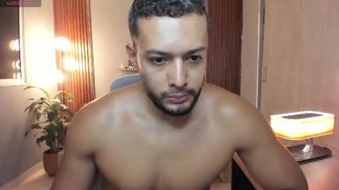 Snapshot of j_calix chatting on June 22, 11:46 pm Calix Independient model Insta and twt Calixsnake online show from June 22, 11:46 pm