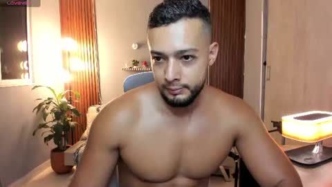 Snapshot of j_calix chatting on July 4, 1:01 am Calix Independient model Insta and twt Calixsnake online show from July 4, 1:01 am