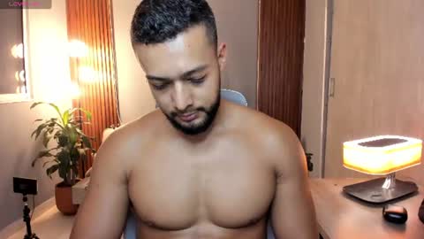 Snapshot of j_calix chatting on July 9, 9:08 pm Calix Independient model Insta and twt Calixsnake online show from July 9, 9:08 pm