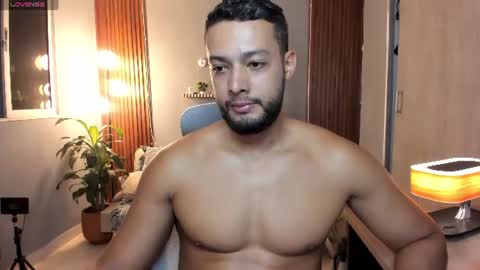 Snapshot of j_calix chatting on July 15, 11:32 pm Calix Independient model Insta and twt Calixsnake online show from July 15, 11:32 pm
