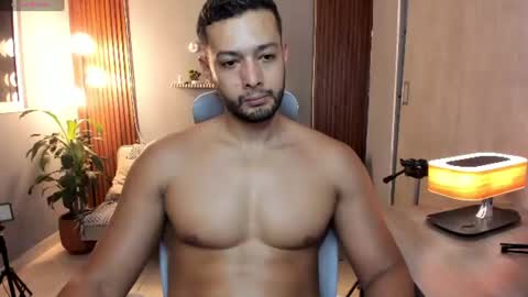 Snapshot of j_calix chatting on July 31, 1:05 am Calix Independient model Insta and twt Calixsnake online show from July 31, 1:05 am