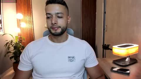 Snapshot of j_calix chatting on August 1, 11:25 pm Calix Independient model Insta and twt Calixsnake online show from August 1, 11:25 pm