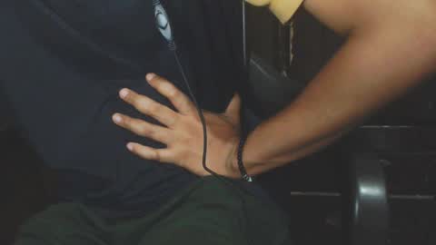 J online show from December 25, 8:28 pm