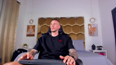 Snapshot of j_king__ chatting on May 25, 8:48 pm J King online show from May 25, 8:48 pm