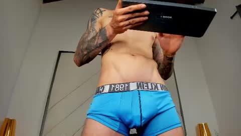 Snapshot of j_king__ chatting on June 18, 11:53 pm J King online show from June 18, 11:53 pm