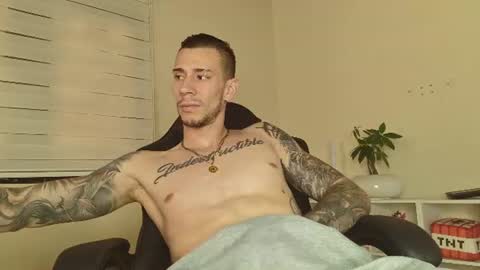 Snapshot of j_king__ chatting on July 28, 1:21 pm J King online show from July 28, 1:21 pm