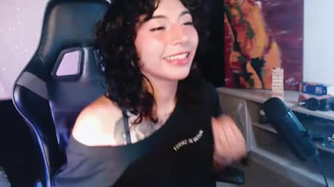 Snapshot of jaadee18 chatting on July 16, 1:33 am jade 18 online show from July 16, 1:33 am