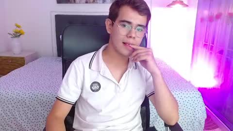 Snapshot of jack__thomas chatting on June 9, 3:23 pm JACK TOMAS online show from June 9, 3:23 pm