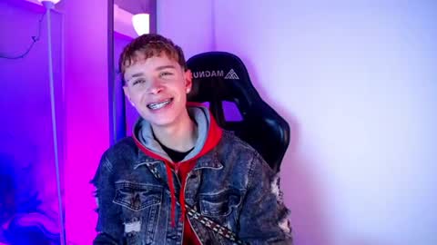 Snapshot of jack_frosst_ chatting on June 19, 12:20 pm JACK online show from June 19, 12:20 pm