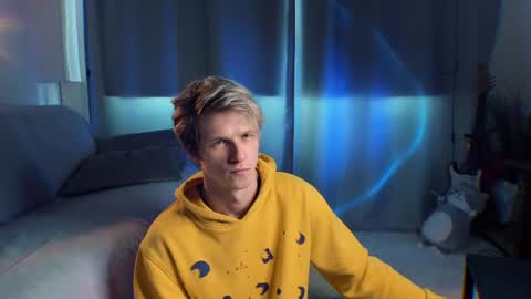 Snapshot of jack_frozt chatting on May 18, 9:15 am brestonsweet online show from May 18, 9:15 am