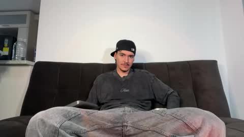 INDEPENDENT MODEL online show from November 16, 9:15 am