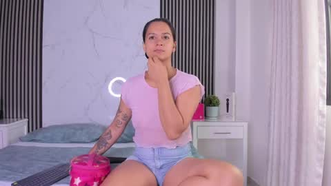 Snapshot of jackandrosse_ chatting on May 5, 1:19 pm Jack Rosse online show from May 5, 1:19 pm