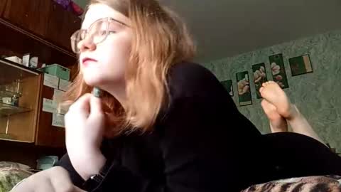Snapshot of jackelyndubitsky chatting on October 20, 11:54 am I am Vanessa Help me reach 10 Thumbs Up online show from October 20, 11:54 am
