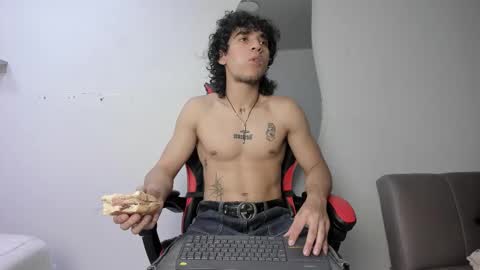 Snapshot of jackestaylor chatting on November 13, 5:39 am Jackes Taylor online show from November 13, 5:39 am