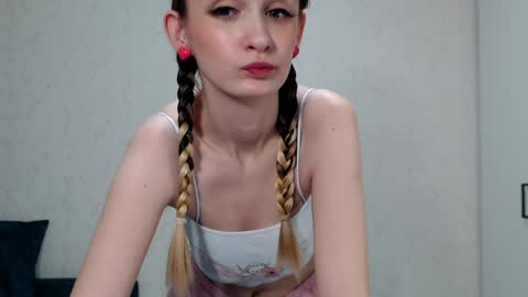 Snapshot of jackie__morgan chatting on December 16, 12:04 am jackie__morgan online show from December 16, 12:04 am