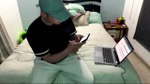 Snapshot of jacks_parrows chatting on November 17, 7:25 am jacks_parrows online show from November 17, 7:25 am