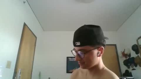 Snapshot of jackstrongof chatting on May 28, 11:57 pm ImZacharyTyler online show from May 28, 11:57 pm